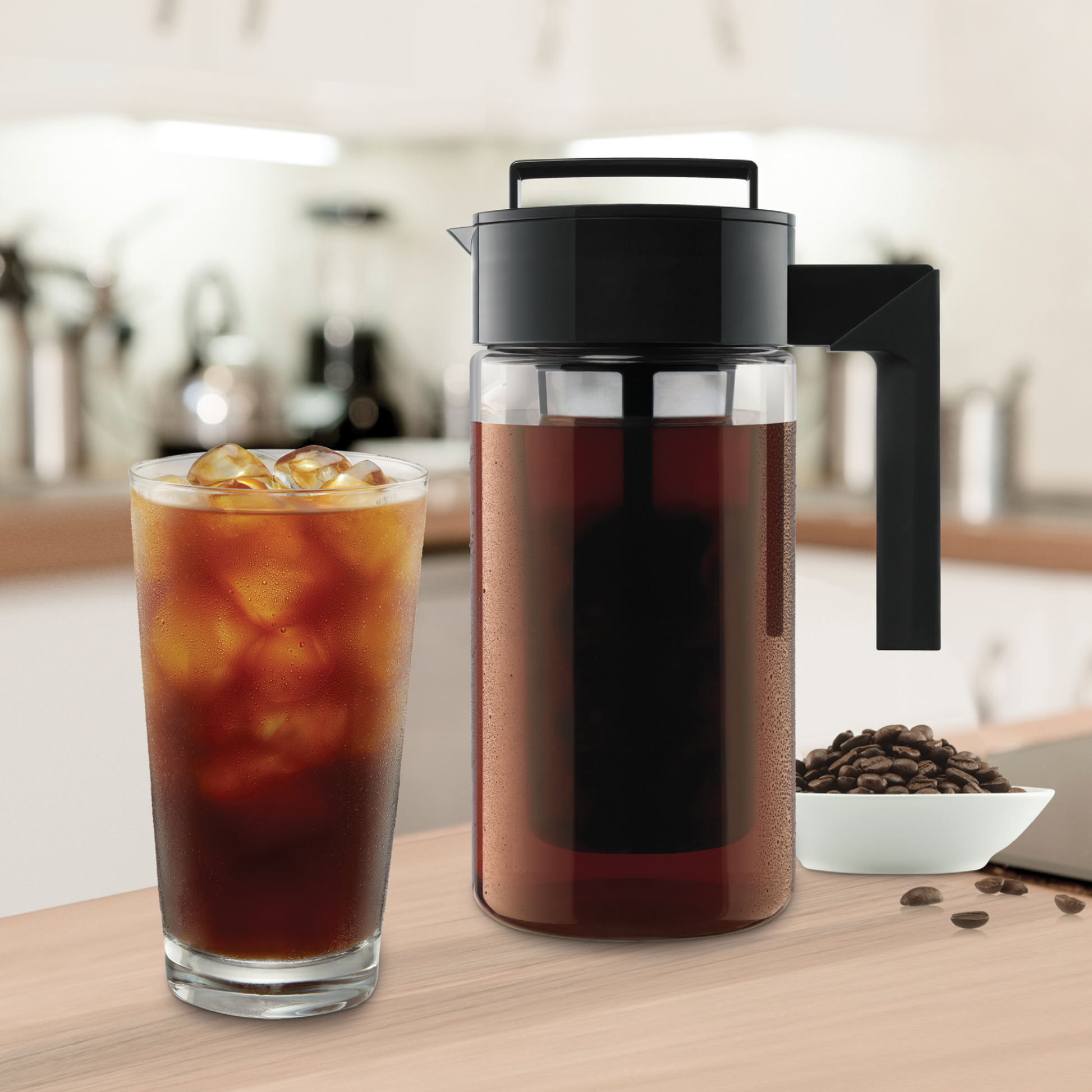 cold-brew-coffee-maker-o7 10310-ColdBrewCoffeeMaker-1qt-lifestyle2.png