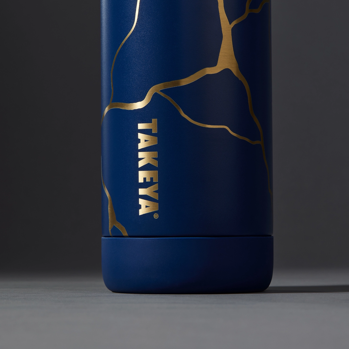 kintsugi-water-bottle-with-spout-lid-a7 51390-TK_HO25_Kintsugi_Takeya9241_Crop.png